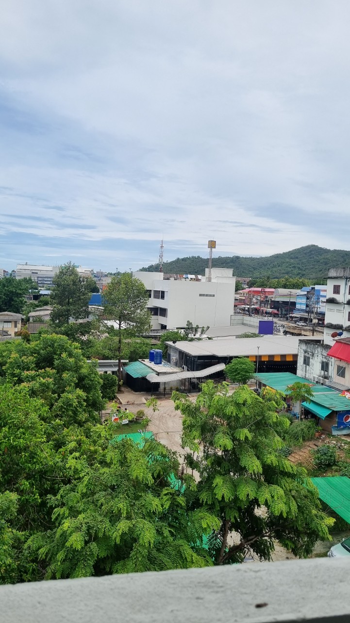 ขายทาวน์โฮม 3 ชั้นครึ่ง เนื้อที่ 18 ตรว. สไตล์โมเดิร์น ดีไซน์สวย หรูหรา ในทำเลทอง ย่านบ้านฉาง วัสดุตกแต่งอย่างดี